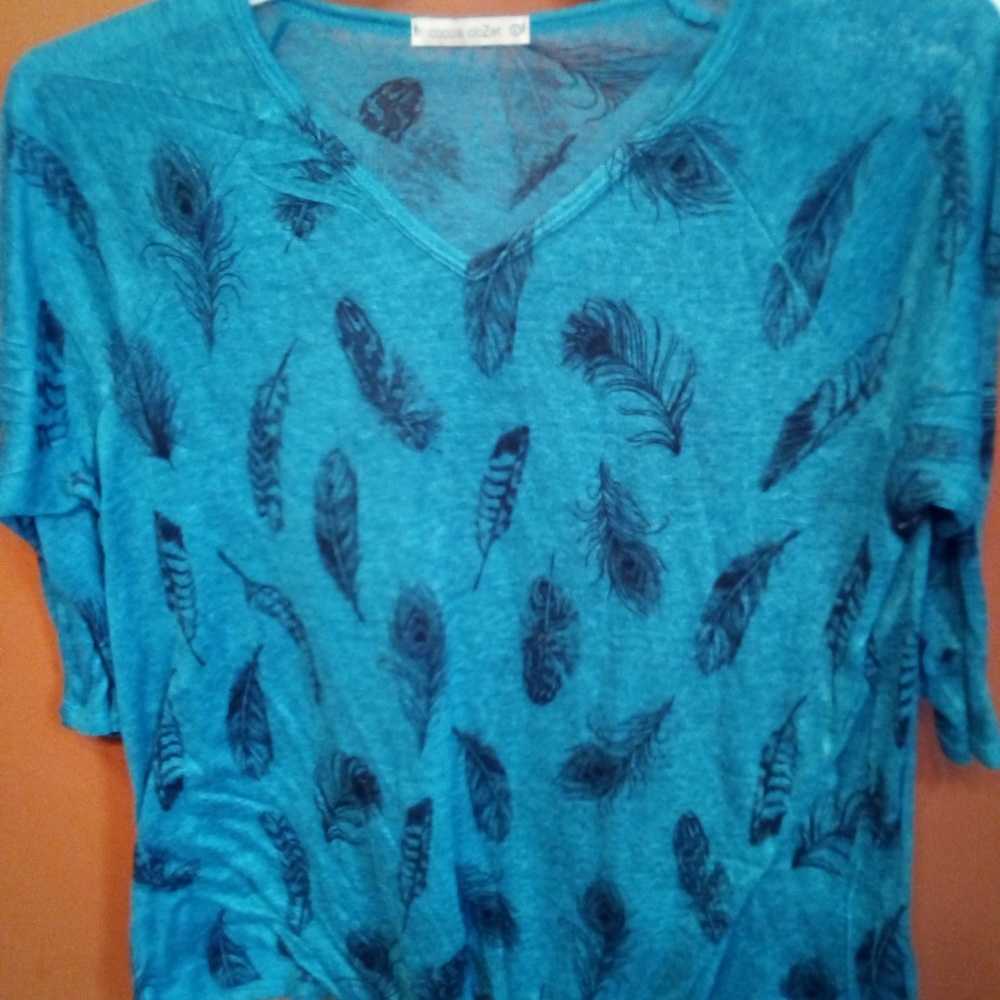 Worn once feather print top
